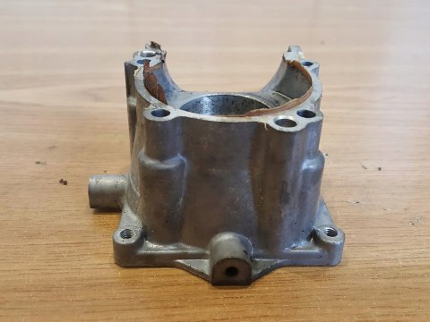 KAWASAKI TH 48 KARTER OBUDOWA SILNIKA POŁÓWKA KAWASAKI TH 48 KARTER OBUDOWA SILNIKA POŁÓWKA