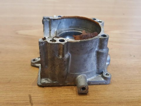 KAWASAKI TH 48 KARTER OBUDOWA SILNIKA POŁÓWKA KAWASAKI TH 48 KARTER OBUDOWA SILNIKA POŁÓWKA