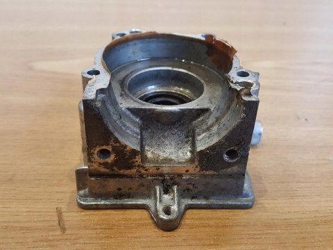 KAWASAKI TH 48 KARTER OBUDOWA SILNIKA POŁÓWKA KAWASAKI TH 48 KARTER OBUDOWA SILNIKA POŁÓWKA