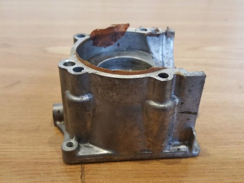 KAWASAKI TH 48 KARTER OBUDOWA SILNIKA POŁÓWKA KAWASAKI TH 48 KARTER OBUDOWA SILNIKA POŁÓWKA