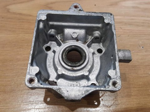 KAWASAKI TH 48 KARTER OBUDOWA SILNIKA POŁÓWKA KAWASAKI TH 48 KARTER OBUDOWA SILNIKA POŁÓWKA