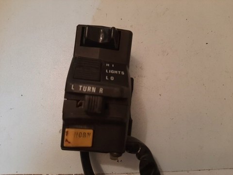 PRZEŁĄCZNIK LEWY SUZUKI GSXF 1100 GV72C 374-13 PRZEŁĄCZNIK LEWY SUZUKI GSXF 1100 GV72C 374-13