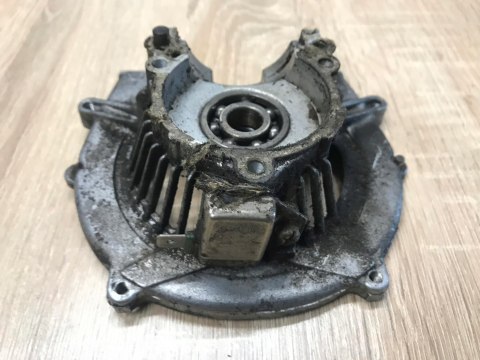 KAWASAKI TG 33 KARTER OBUDOWA SILNIKA POŁÓWKA KAWASAKI TG 33 KARTER OBUDOWA SILNIKA POŁÓWKA
