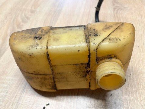 KAWASAKI TD 33 ZBIORNIK PALIWA BAK KAWASAKI TD 33 ZBIORNIK PALIWA BAK