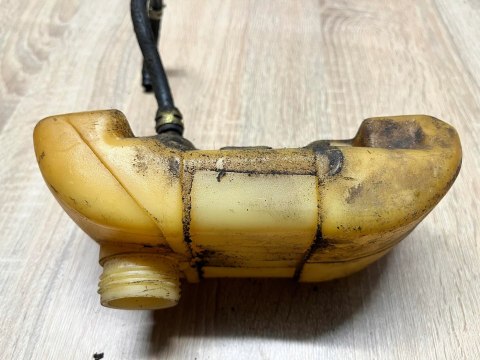 KAWASAKI TD 33 ZBIORNIK PALIWA BAK KAWASAKI TD 33 ZBIORNIK PALIWA BAK