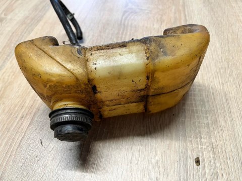 KAWASAKI TD 33 ZBIORNIK PALIWA BAK KAWASAKI TD 33 ZBIORNIK PALIWA BAK