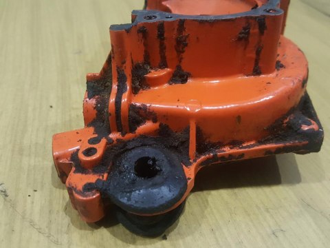 DOLMAR 100 KARTER OBUDOWA SILNIKA KORPUS POŁÓWKA DOLMAR 100 KARTER OBUDOWA SILNIKA KORPUS POŁÓWKA