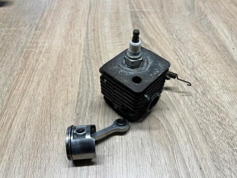JONSERED GT25L CYLINDER TŁOK ORYGINAŁ KOMPLET JONSERED GT25L CYLINDER TŁOK ORYGINAŁ KOMPLET