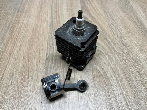 JONSERED GT25L CYLINDER TŁOK ORYGINAŁ KOMPLET JONSERED GT25L CYLINDER TŁOK ORYGINAŁ KOMPLET