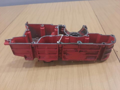 JONSERED 930 KARTER OBUDOWA SILNIKA KORPUS POŁÓWKA JONSERED 930 KARTER OBUDOWA SILNIKA KORPUS POŁÓWKA