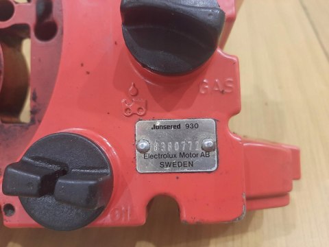 JONSERED 930 KARTER OBUDOWA SILNIKA KORPUS POŁÓWKA JONSERED 930 KARTER OBUDOWA SILNIKA KORPUS POŁÓWKA
