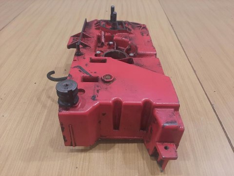 JONSERED 930 KARTER OBUDOWA SILNIKA KORPUS POŁÓWKA JONSERED 930 KARTER OBUDOWA SILNIKA KORPUS POŁÓWKA