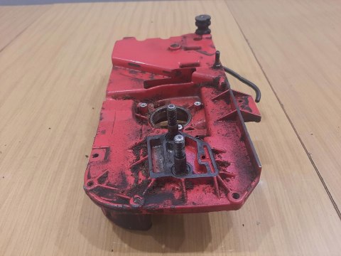 JONSERED 930 KARTER OBUDOWA SILNIKA KORPUS POŁÓWKA JONSERED 930 KARTER OBUDOWA SILNIKA KORPUS POŁÓWKA