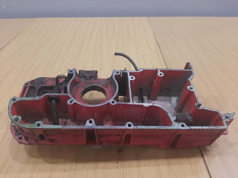 JONSERED 930 KARTER OBUDOWA SILNIKA KORPUS POŁÓWKA JONSERED 930 KARTER OBUDOWA SILNIKA KORPUS POŁÓWKA