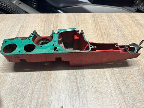 JONSERED 490 KARTER OBUDOWA SILNIKA BLOK POŁÓWKA JONSERED 490 KARTER OBUDOWA SILNIKA BLOK POŁÓWKA