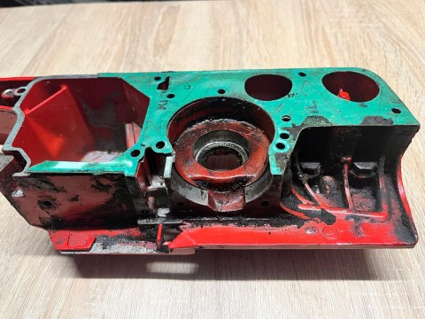 JONSERED 490 KARTER OBUDOWA SILNIKA BLOK POŁÓWKA JONSERED 490 KARTER OBUDOWA SILNIKA BLOK POŁÓWKA