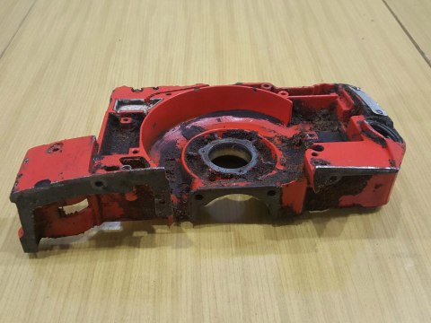 JONSERED 625 KARTER OBUDOWA SILNIKA POŁÓWKA KORPUS JONSERED 625 KARTER OBUDOWA SILNIKA POŁÓWKA KORPUS