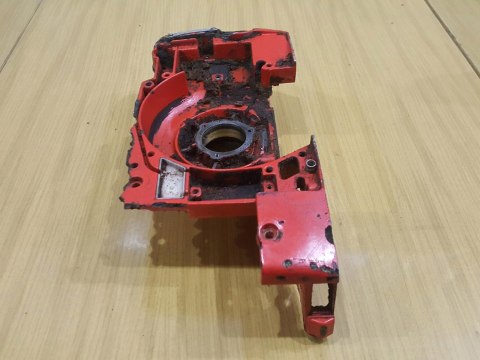 JONSERED 625 KARTER OBUDOWA SILNIKA POŁÓWKA KORPUS JONSERED 625 KARTER OBUDOWA SILNIKA POŁÓWKA KORPUS