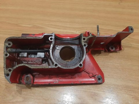 JONSERED 625 KARTER OBUDOWA SILNIKA POŁÓWKA KORPUS JONSERED 625 KARTER OBUDOWA SILNIKA POŁÓWKA KORPUS