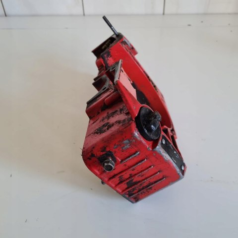 JONSERED 630 KARTER OBUDOWA SILNIKA KORPUS POŁÓWKA JONSERED 630 KARTER OBUDOWA SILNIKA KORPUS POŁÓWKA