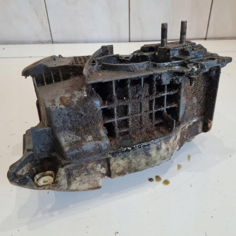 OLEO-MAC GS 350 KARTER OBUDOWA SILNIKA KORPUS ZBIORNIK OLEO-MAC GS 350 KARTER OBUDOWA SILNIKA KORPUS ZBIORNIK