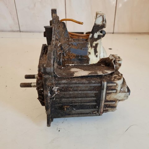 OLEO-MAC GS 350 KARTER OBUDOWA SILNIKA ZBIORNIK KORPUS OLEO-MAC GS 350 KARTER OBUDOWA SILNIKA ZBIORNIK KORPUS