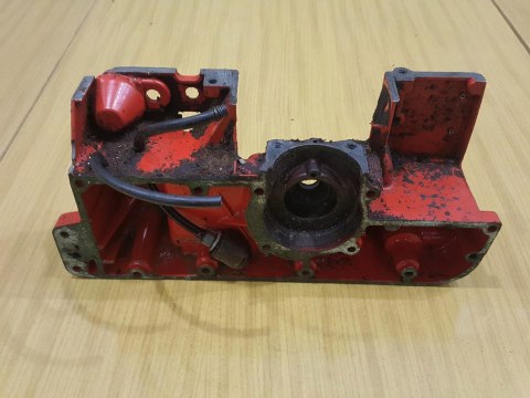 JONSERED 451 KARTER OBUDOWA SILNIKA POŁÓWKA KORPUS JONSERED 451 KARTER OBUDOWA SILNIKA POŁÓWKA KORPUS
