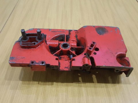 JONSERED 451 KARTER OBUDOWA SILNIKA POŁÓWKA KORPUS JONSERED 451 KARTER OBUDOWA SILNIKA POŁÓWKA KORPUS