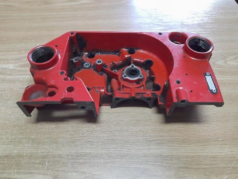 JONSERED 451E KARTER OBUDOWA SILNIKA POŁÓWKA JONSERED 451E KARTER OBUDOWA SILNIKA POŁÓWKA