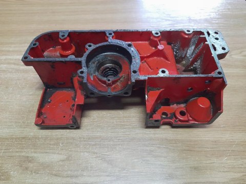JONSERED 451E KARTER OBUDOWA SILNIKA POŁÓWKA JONSERED 451E KARTER OBUDOWA SILNIKA POŁÓWKA