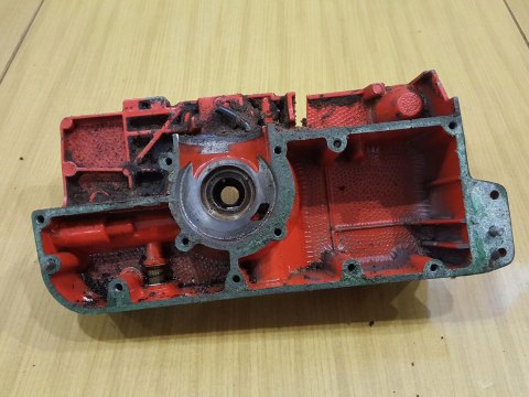 JONSERED 451E KARTER OBUDOWA SILNIKA POŁÓWKA JONSERED 451E KARTER OBUDOWA SILNIKA POŁÓWKA