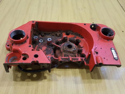 JONSERED 451E KARTER OBUDOWA SILNIKA POŁÓWKA JONSERED 451E KARTER OBUDOWA SILNIKA POŁÓWKA