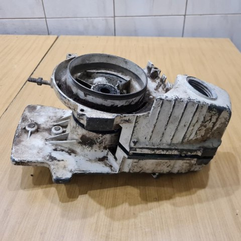 STIHL 08 08S KARTERY OBUDOWA SILNIKA KORPUS BLOK KOMPLET STIHL 08 08S KARTERY OBUDOWA SILNIKA KORPUS BLOK KOMPLET