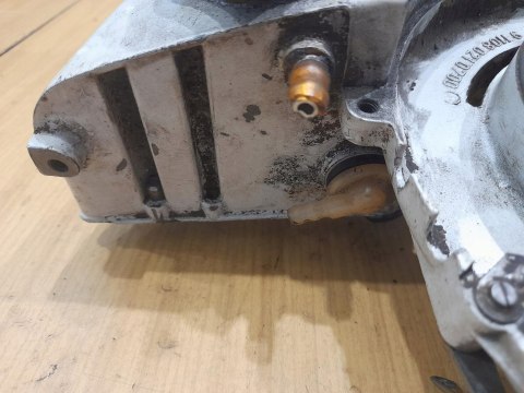 STIHL 08S KARTER OBUDOWA SILNIKA KORPUS POŁÓWKA STIHL 08S KARTER OBUDOWA SILNIKA KORPUS POŁÓWKA