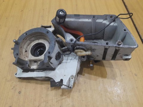 STIHL 08S KARTER OBUDOWA SILNIKA KORPUS POŁÓWKA STIHL 08S KARTER OBUDOWA SILNIKA KORPUS POŁÓWKA