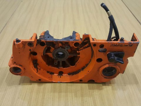 OLEO-MAC 350 AF KARTER OBUDOWA SILNIKA POŁÓWKA OLEO-MAC 350 AF KARTER OBUDOWA SILNIKA POŁÓWKA