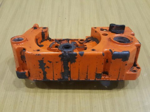 OLEO-MAC 350 AF KARTER OBUDOWA SILNIKA POŁÓWKA OLEO-MAC 350 AF KARTER OBUDOWA SILNIKA POŁÓWKA