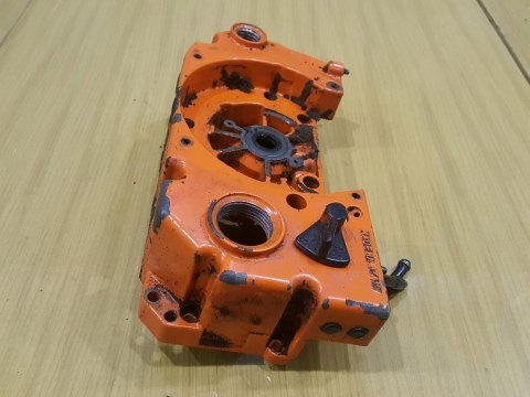OLEO-MAC 350 AF KARTER OBUDOWA SILNIKA POŁÓWKA OLEO-MAC 350 AF KARTER OBUDOWA SILNIKA POŁÓWKA