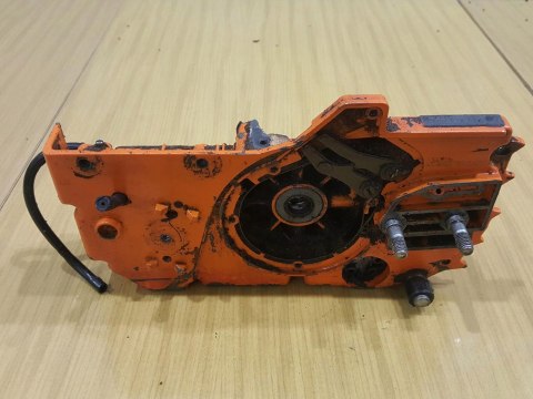 OLEO-MAC 350 AF KARTER OBUDOWA SILNIKA POŁÓWKA OLEO-MAC 350 AF KARTER OBUDOWA SILNIKA POŁÓWKA