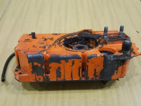 OLEO-MAC 350 AF KARTER OBUDOWA SILNIKA POŁÓWKA OLEO-MAC 350 AF KARTER OBUDOWA SILNIKA POŁÓWKA