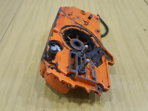 OLEO-MAC 350 AF KARTER OBUDOWA SILNIKA POŁÓWKA OLEO-MAC 350 AF KARTER OBUDOWA SILNIKA POŁÓWKA