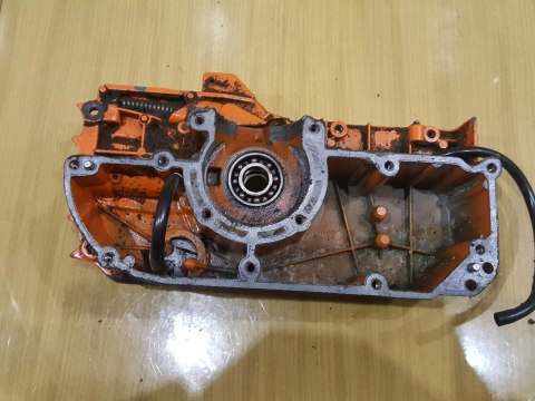 OLEO-MAC 350 AF KARTER OBUDOWA SILNIKA POŁÓWKA OLEO-MAC 350 AF KARTER OBUDOWA SILNIKA POŁÓWKA