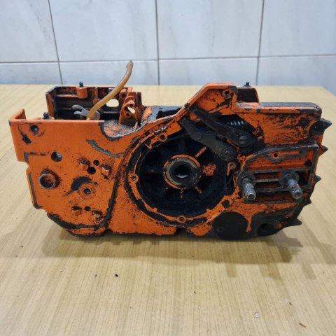OLEO-MAC 350 AF KARTERY OBUDOWA SILNIKA KORPUS KOMPLET OLEO-MAC 350 AF KARTERY OBUDOWA SILNIKA KORPUS KOMPLET