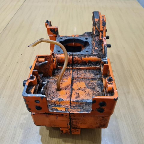 OLEO-MAC 350 AF KARTERY OBUDOWA SILNIKA KORPUS KOMPLET OLEO-MAC 350 AF KARTERY OBUDOWA SILNIKA KORPUS KOMPLET
