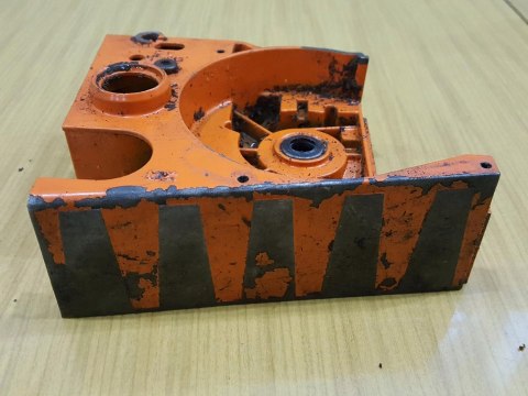 OLEO-MAC 935 DF KARTER OBUDOWA SILNIKA POŁÓWKA OLEO-MAC 935 DF KARTER OBUDOWA SILNIKA POŁÓWKA