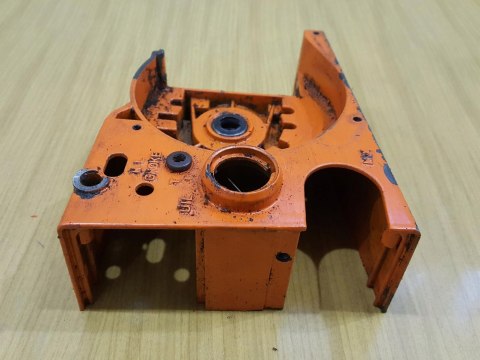 OLEO-MAC 935 DF KARTER OBUDOWA SILNIKA POŁÓWKA OLEO-MAC 935 DF KARTER OBUDOWA SILNIKA POŁÓWKA
