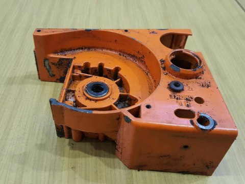OLEO-MAC 935 DF KARTER OBUDOWA SILNIKA POŁÓWKA OLEO-MAC 935 DF KARTER OBUDOWA SILNIKA POŁÓWKA
