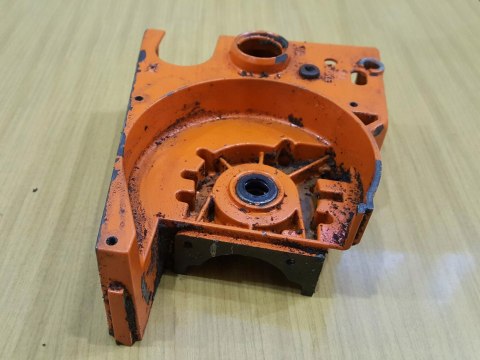 OLEO-MAC 935 DF KARTER OBUDOWA SILNIKA POŁÓWKA OLEO-MAC 935 DF KARTER OBUDOWA SILNIKA POŁÓWKA