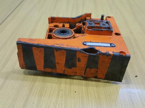 OLEO-MAC 935 DF KARTER OBUDOWA SILNIKA POŁÓWKA OLEO-MAC 935 DF KARTER OBUDOWA SILNIKA POŁÓWKA