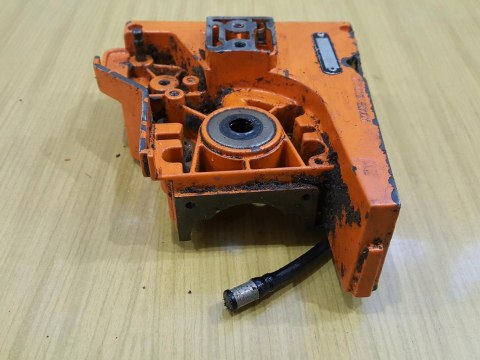 OLEO-MAC 935 DF KARTER OBUDOWA SILNIKA POŁÓWKA OLEO-MAC 935 DF KARTER OBUDOWA SILNIKA POŁÓWKA